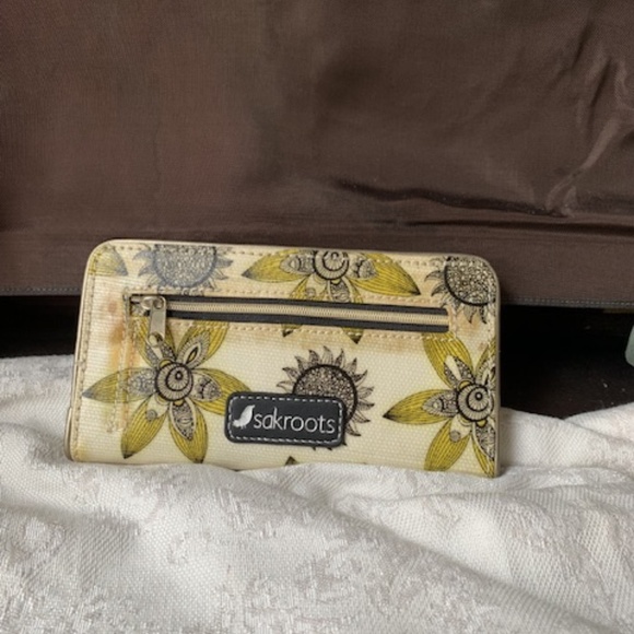 Sakroots Sunflower Crossbody and Wallet - Picture 5 of 16